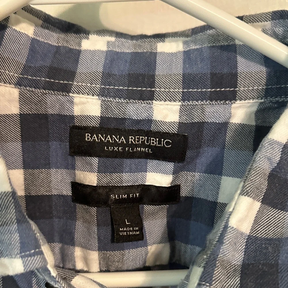 0098 Banana Republic Navy and White‎ Plaid Shirt men’s size large